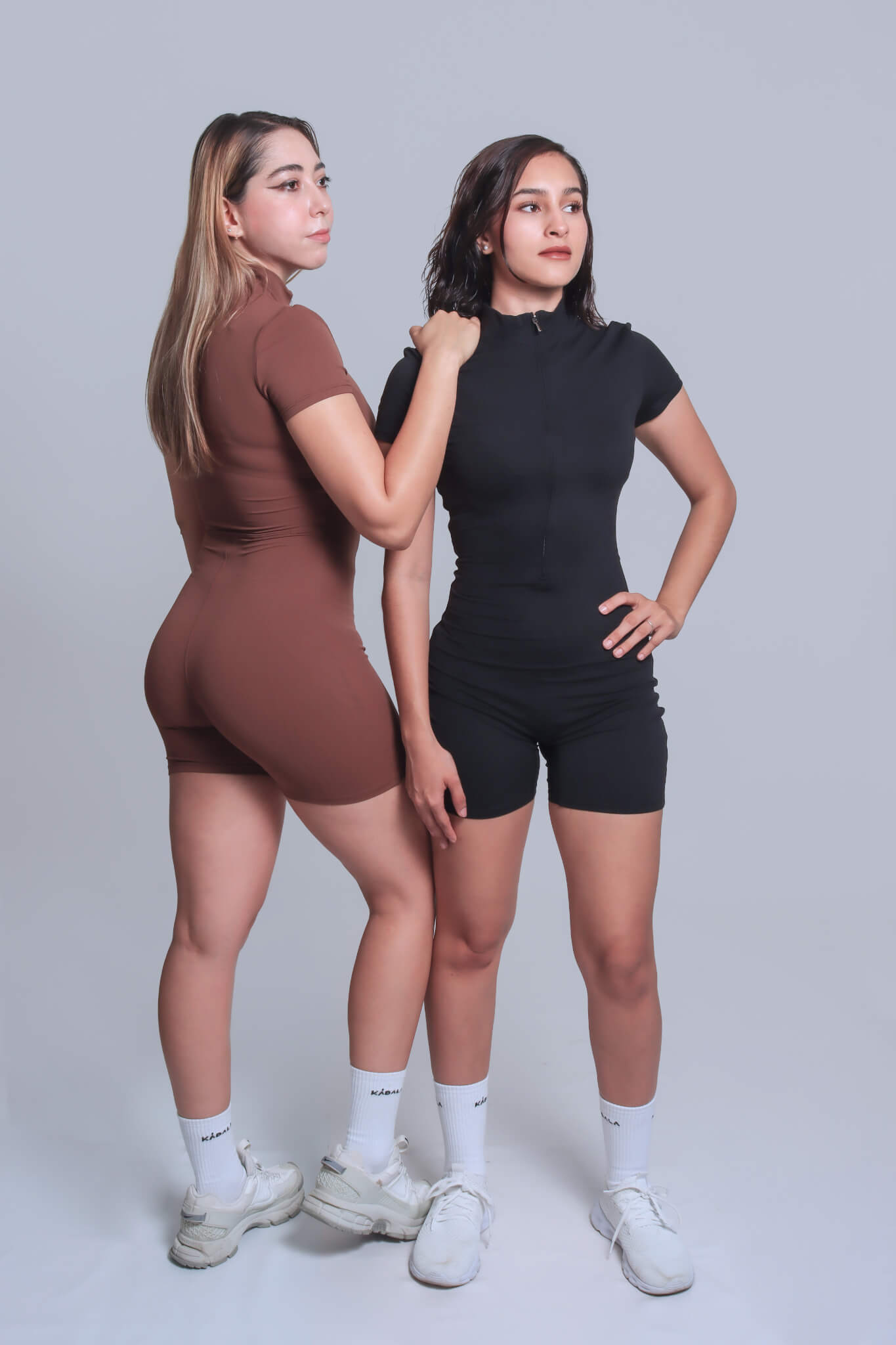 Jumpsuit Uno Colección Origen Kábala Café y negro