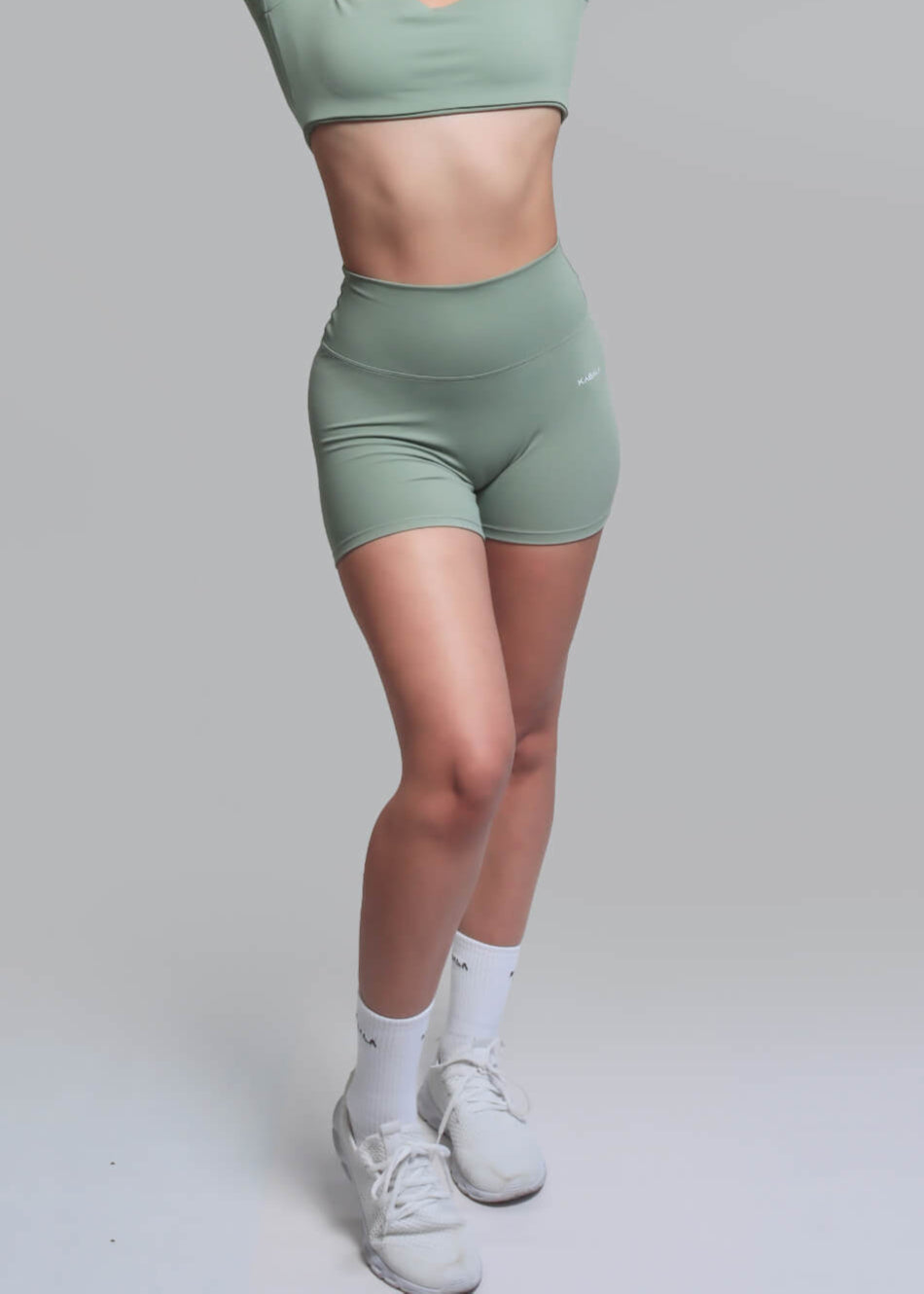 Shorts deportivos scrunch Kábala Colección Origen verde